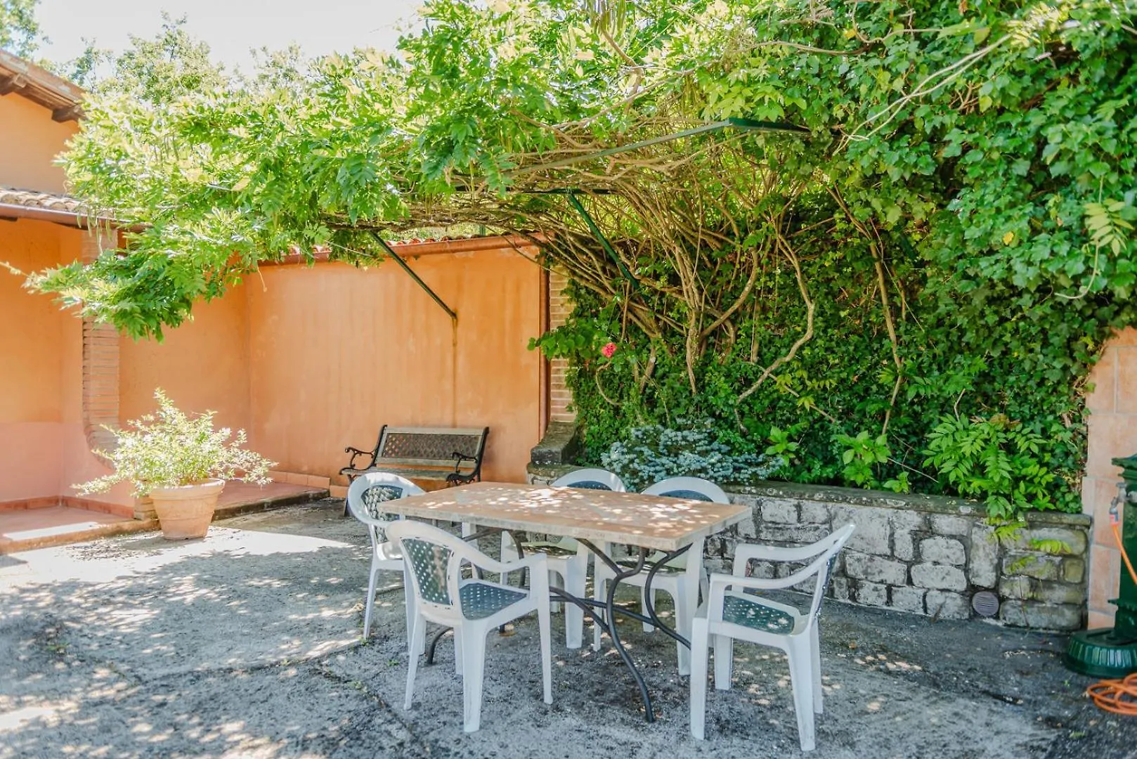 Il Borgo Nel Bosco Villa Canterano 0*,  Italy